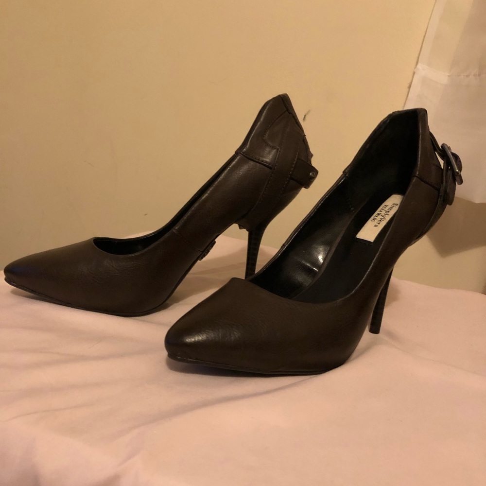 Simply Vera- Vera Wang Chocolate Heels. Never worn
